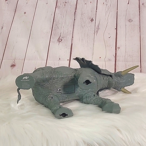 2020 Animal Planet Realistic African Elephant Battery Operated Sound Making Toy - Picture 13 of 17